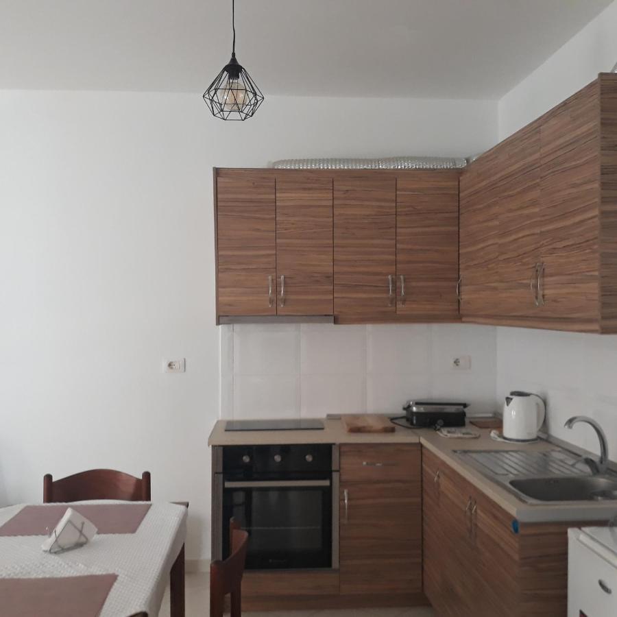 Hotel Sea Breeze Sarande Exterior photo