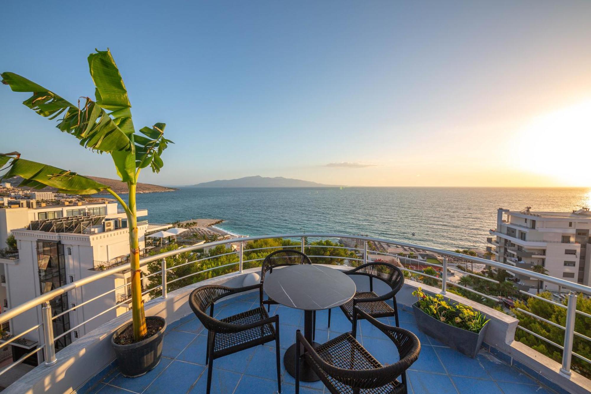 Hotel Sea Breeze Sarande Exterior photo