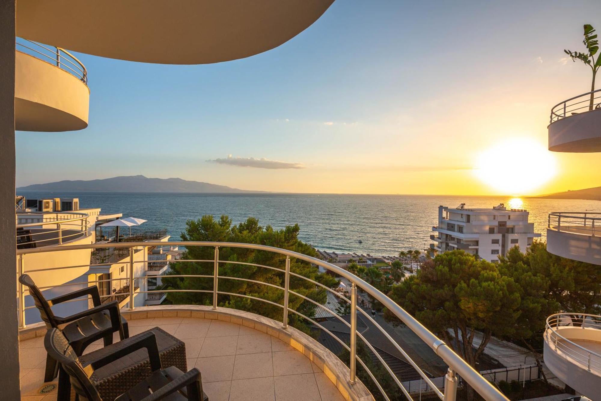 Hotel Sea Breeze Sarande Exterior photo