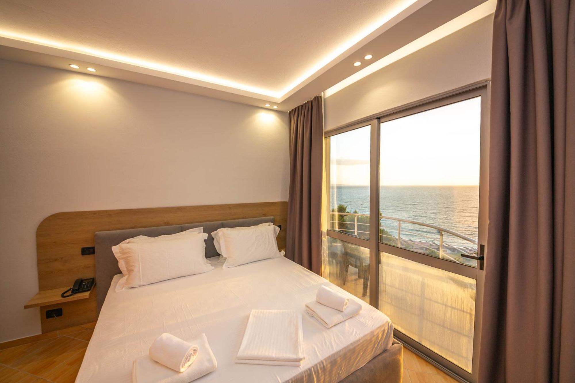 Hotel Sea Breeze Sarande Exterior photo
