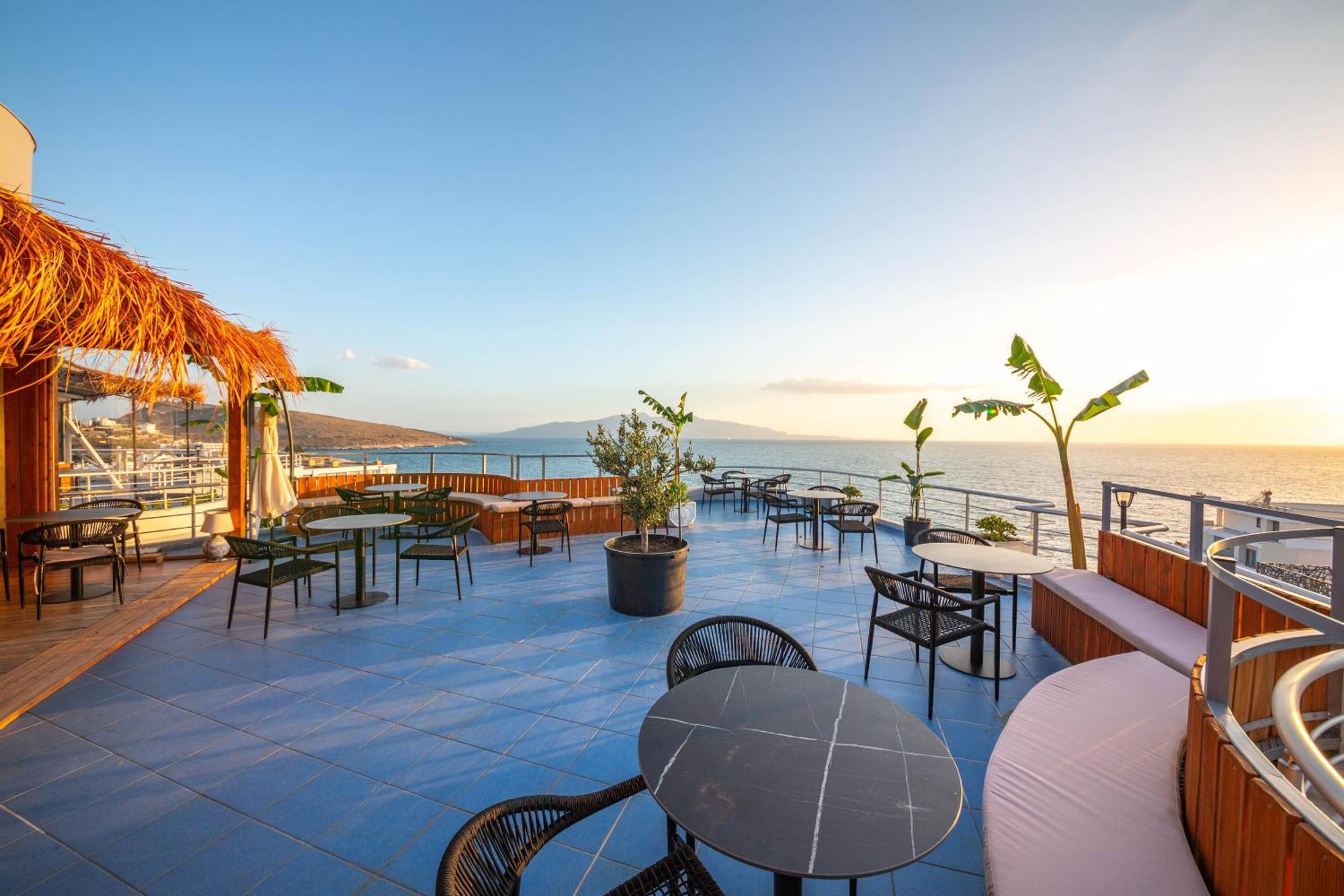 Hotel Sea Breeze Sarande Exterior photo
