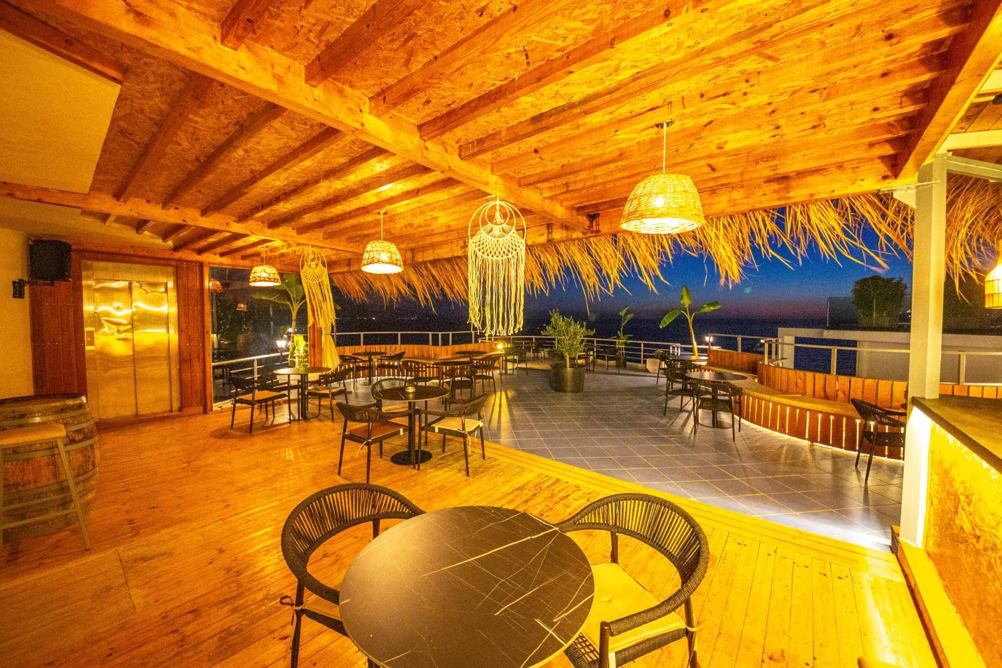 Hotel Sea Breeze Sarande Exterior photo