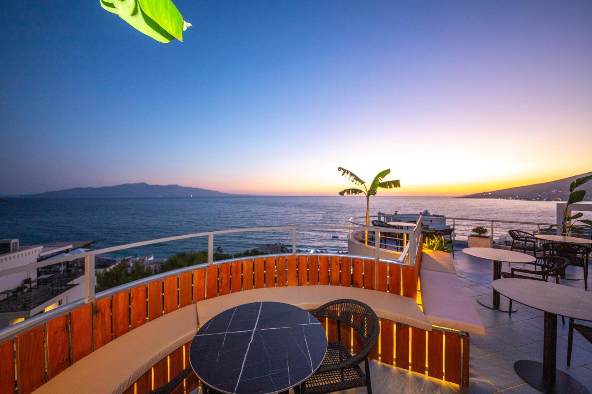 Hotel Sea Breeze Sarande Exterior photo