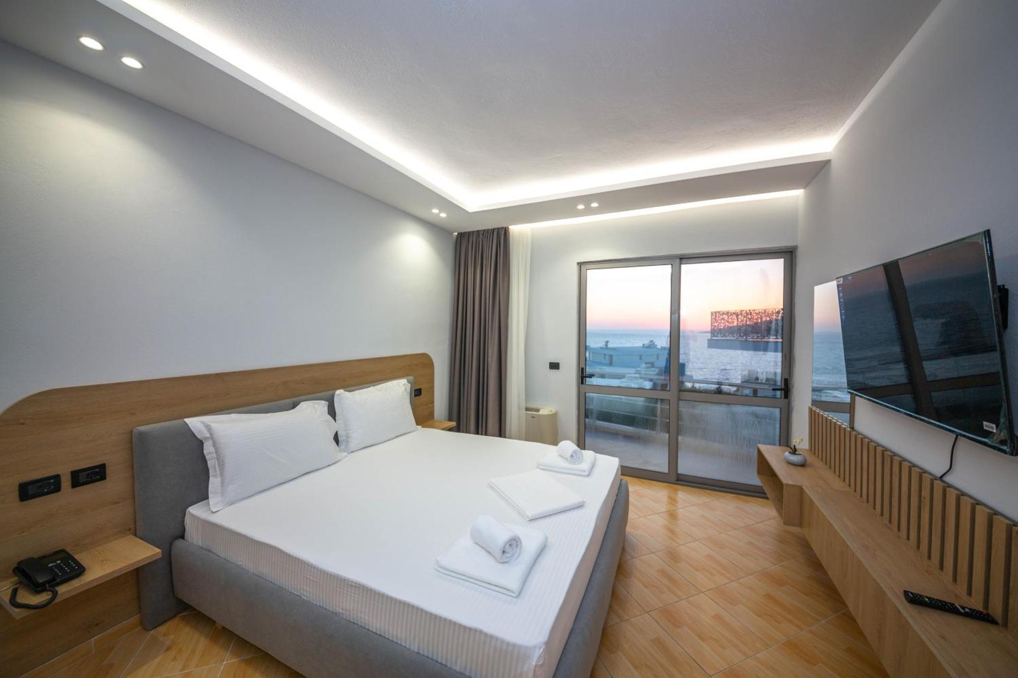 Hotel Sea Breeze Sarande Exterior photo