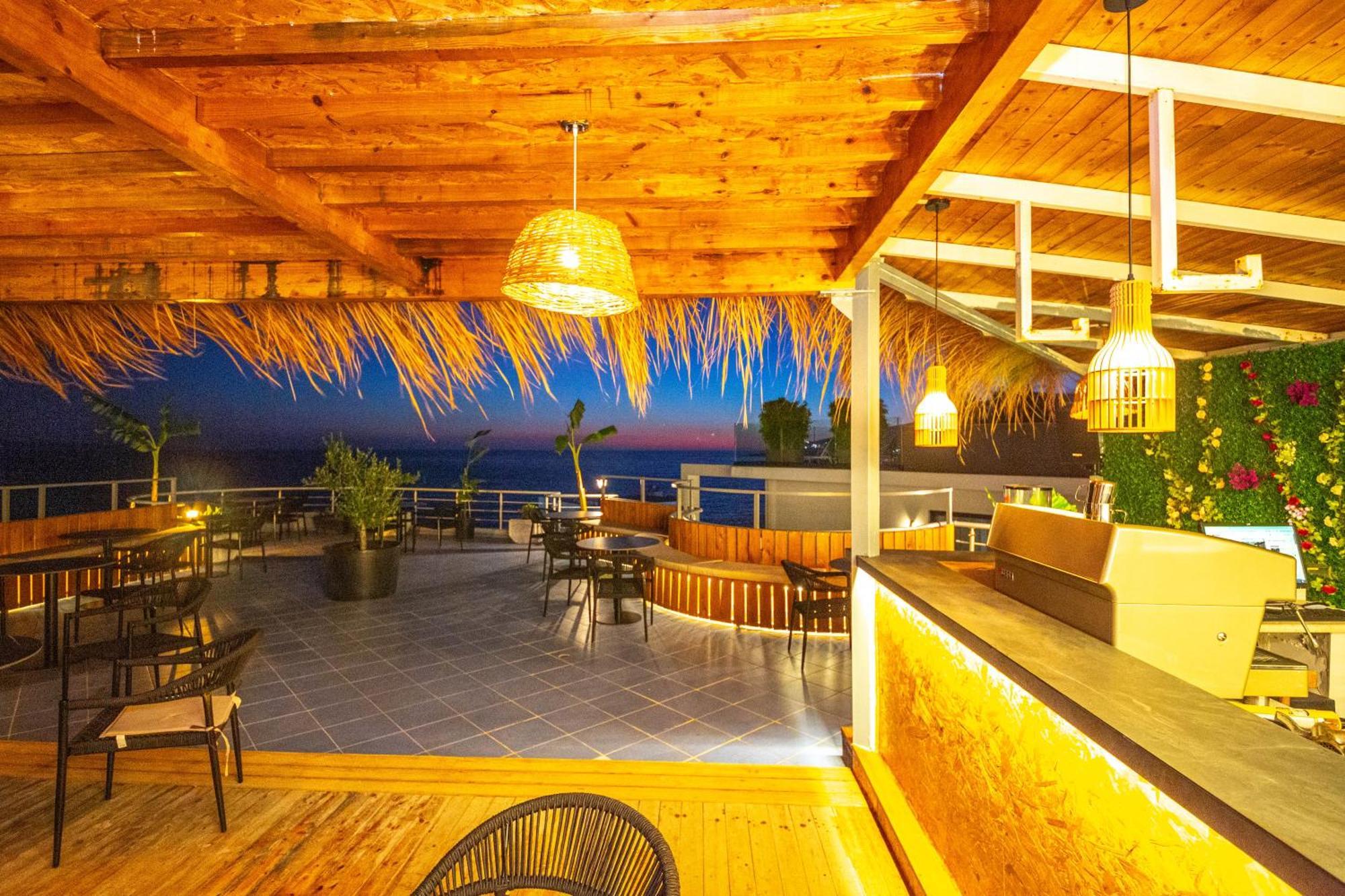 Hotel Sea Breeze Sarande Exterior photo