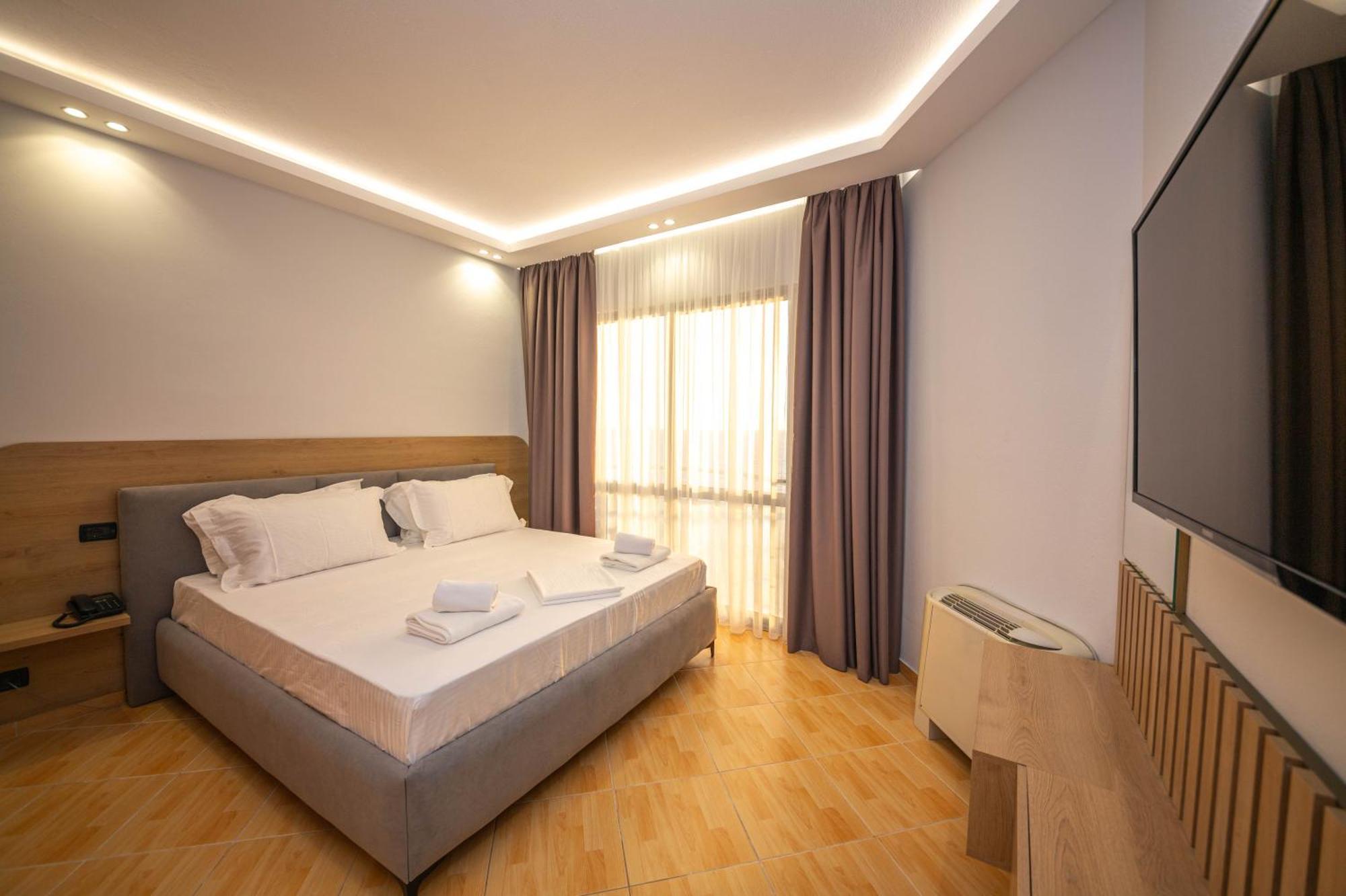 Hotel Sea Breeze Sarande Exterior photo