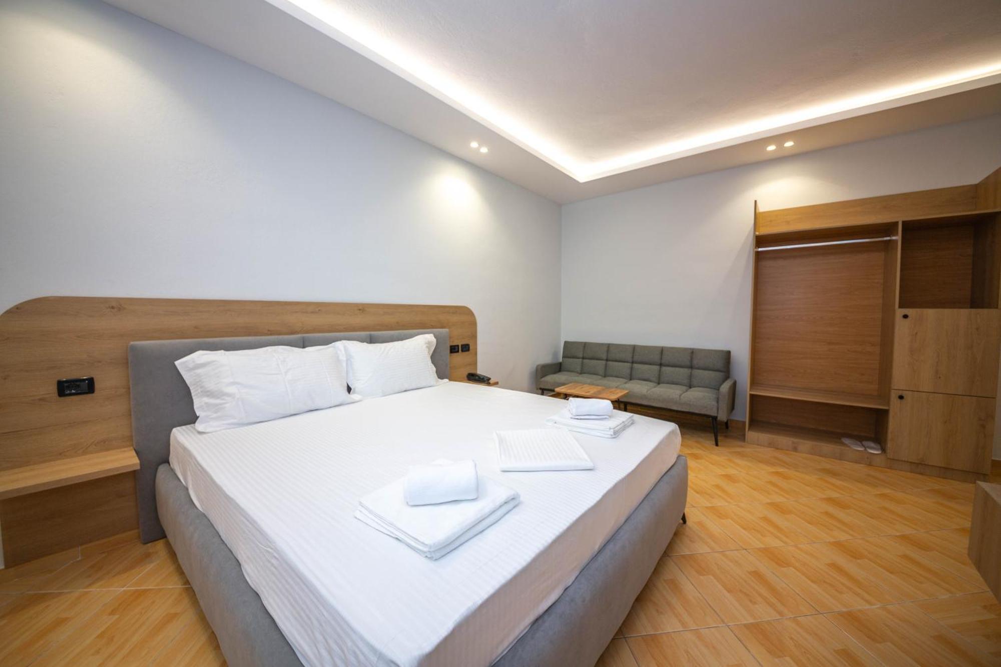 Hotel Sea Breeze Sarande Exterior photo