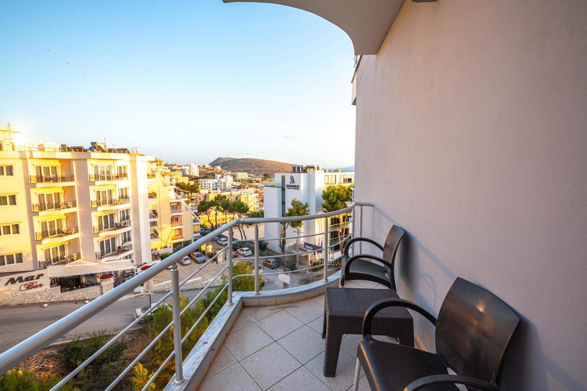Hotel Sea Breeze Sarande Exterior photo