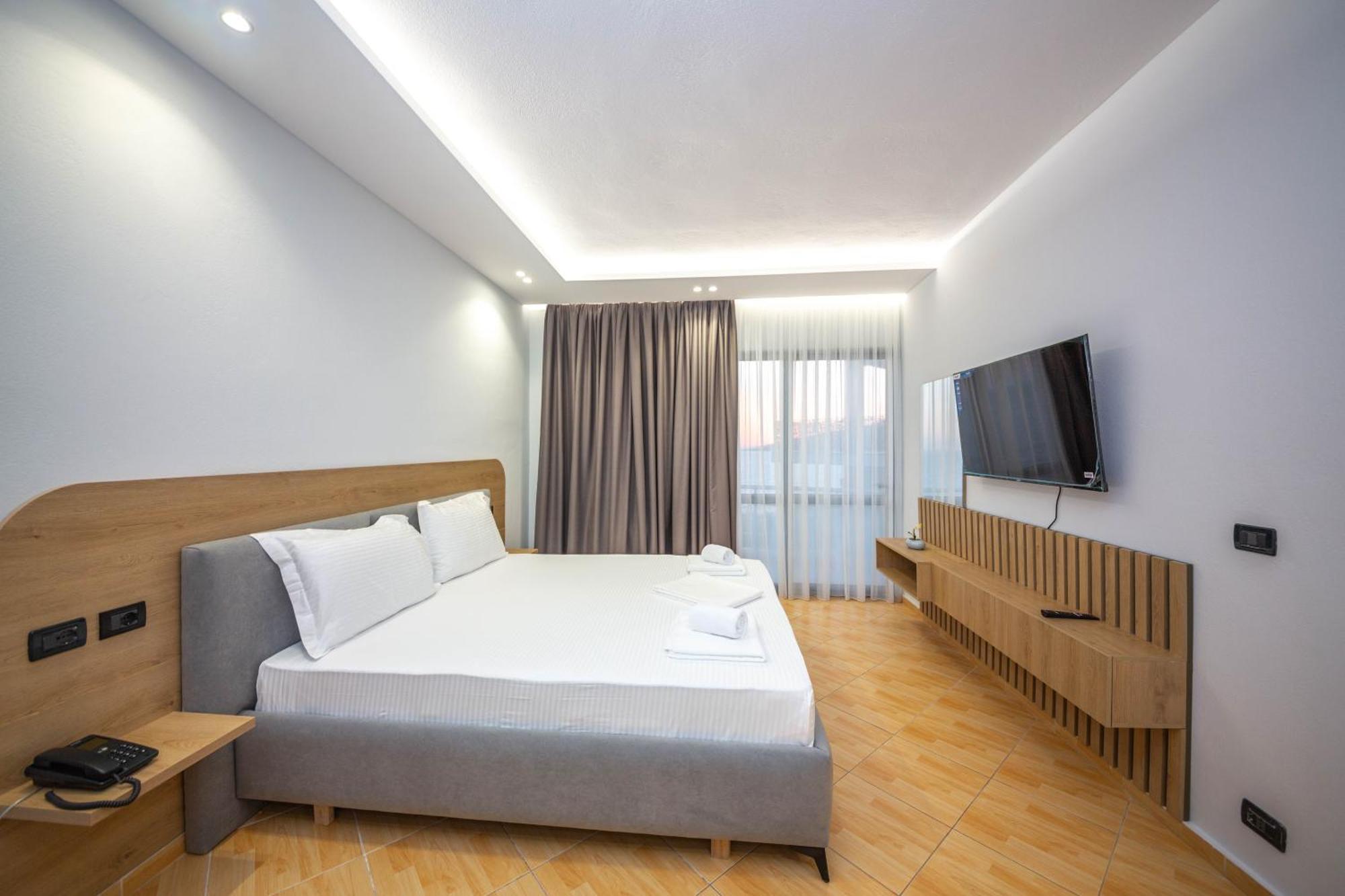 Hotel Sea Breeze Sarande Exterior photo