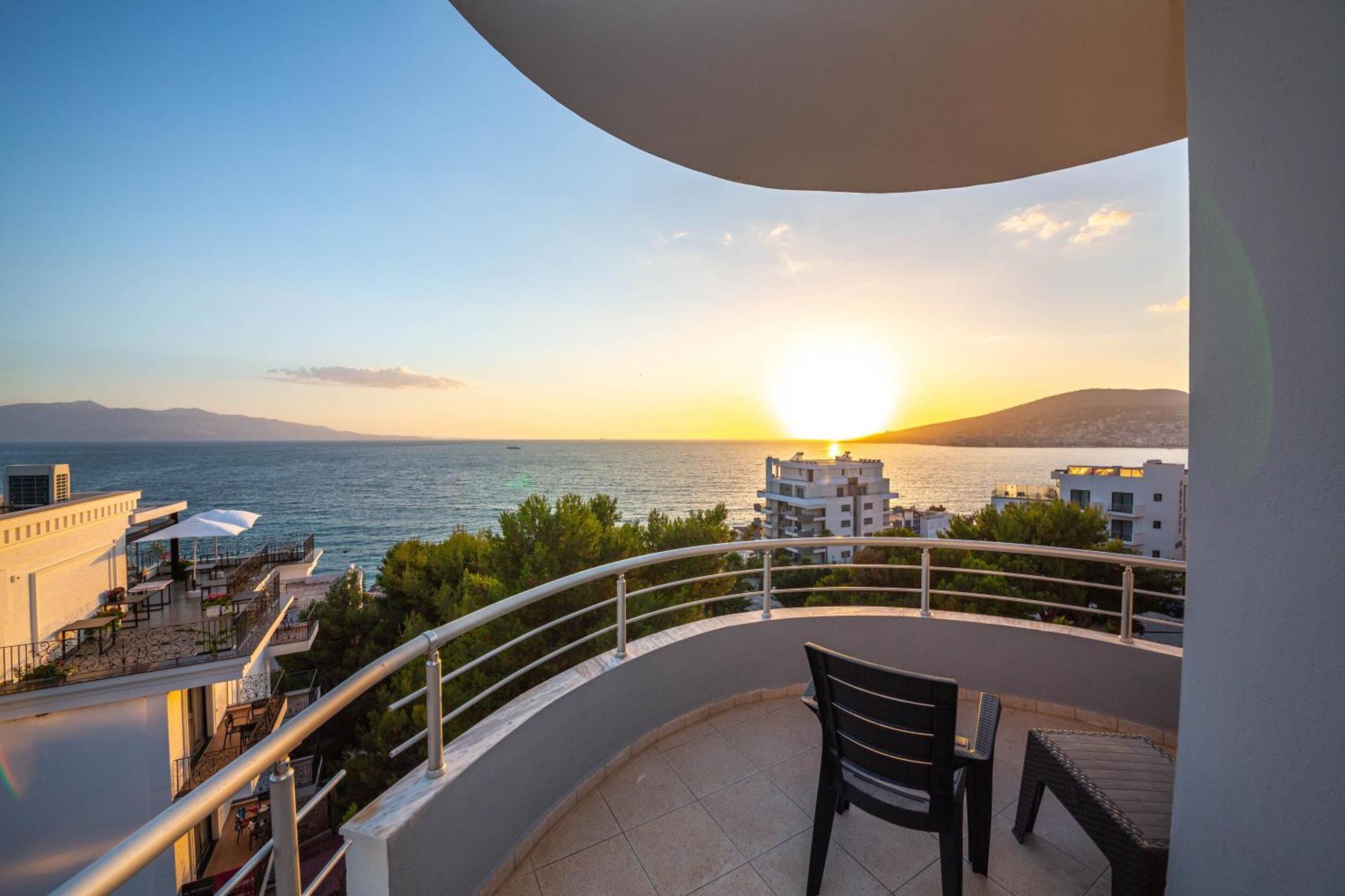 Hotel Sea Breeze Sarande Exterior photo