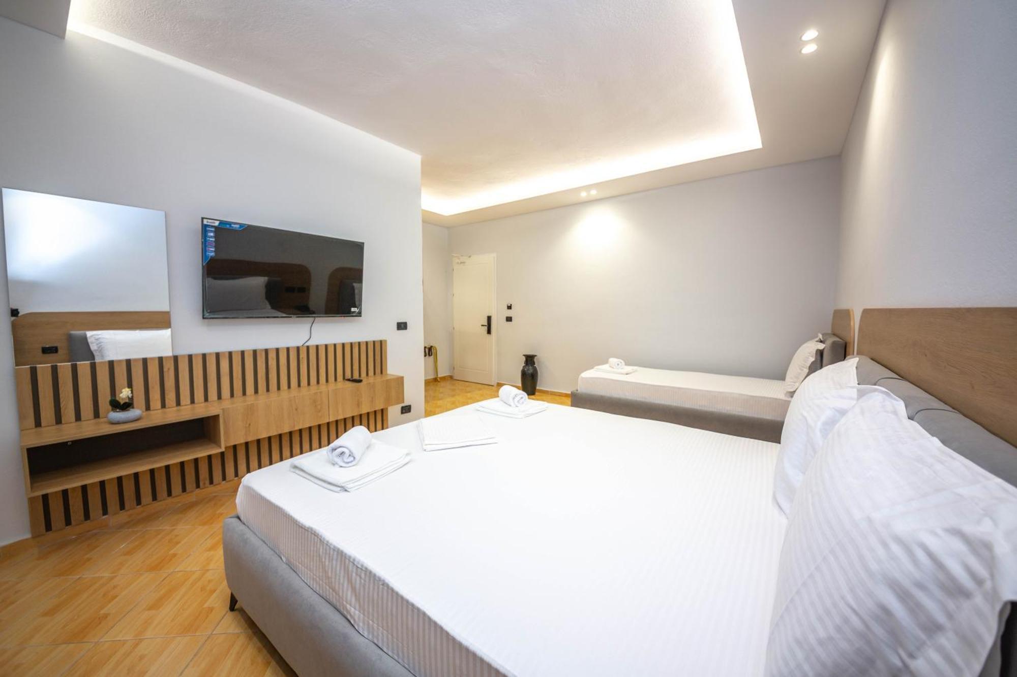 Hotel Sea Breeze Sarande Exterior photo