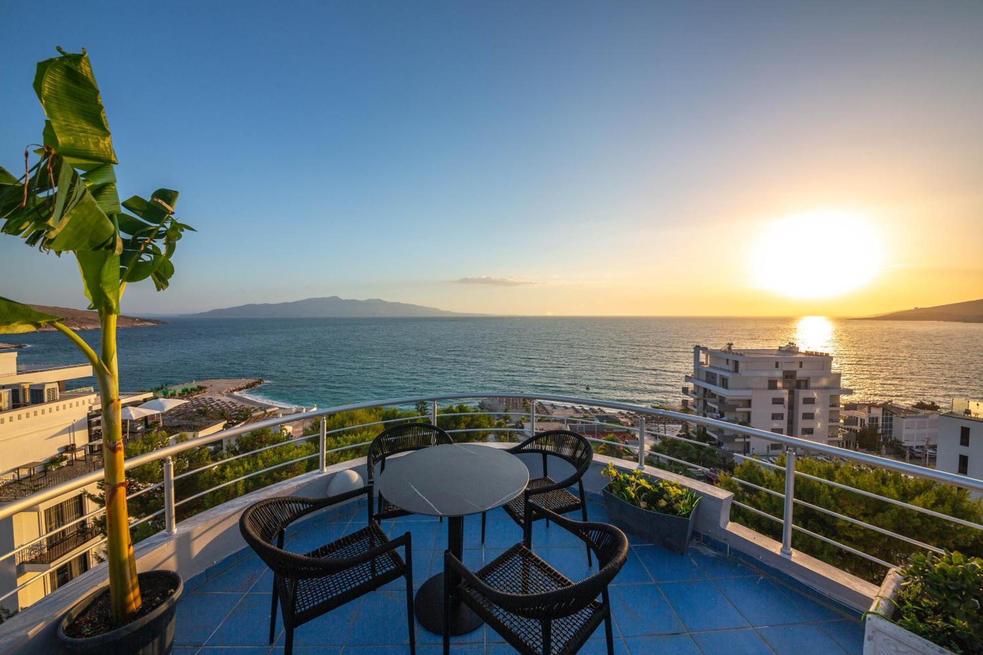 Hotel Sea Breeze Sarande Exterior photo