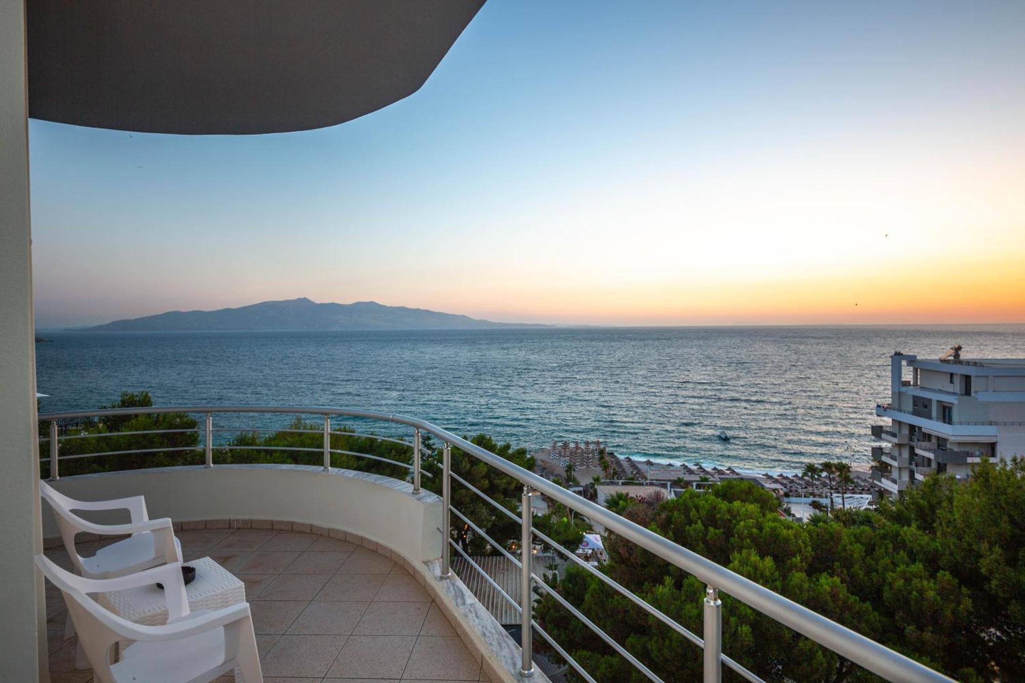 Hotel Sea Breeze Sarande Exterior photo