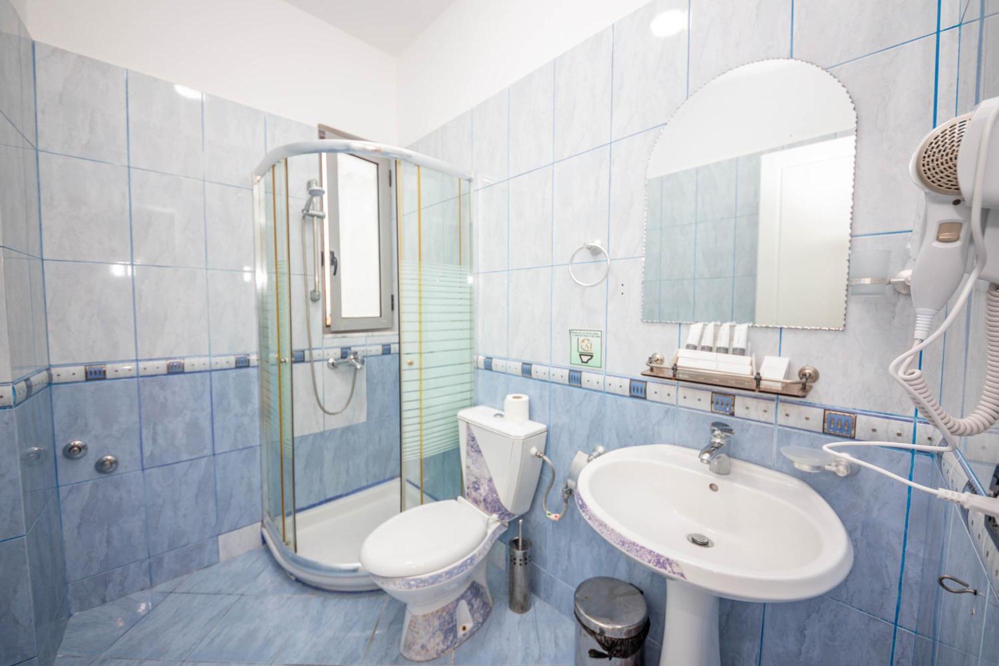Hotel Sea Breeze Sarande Exterior photo