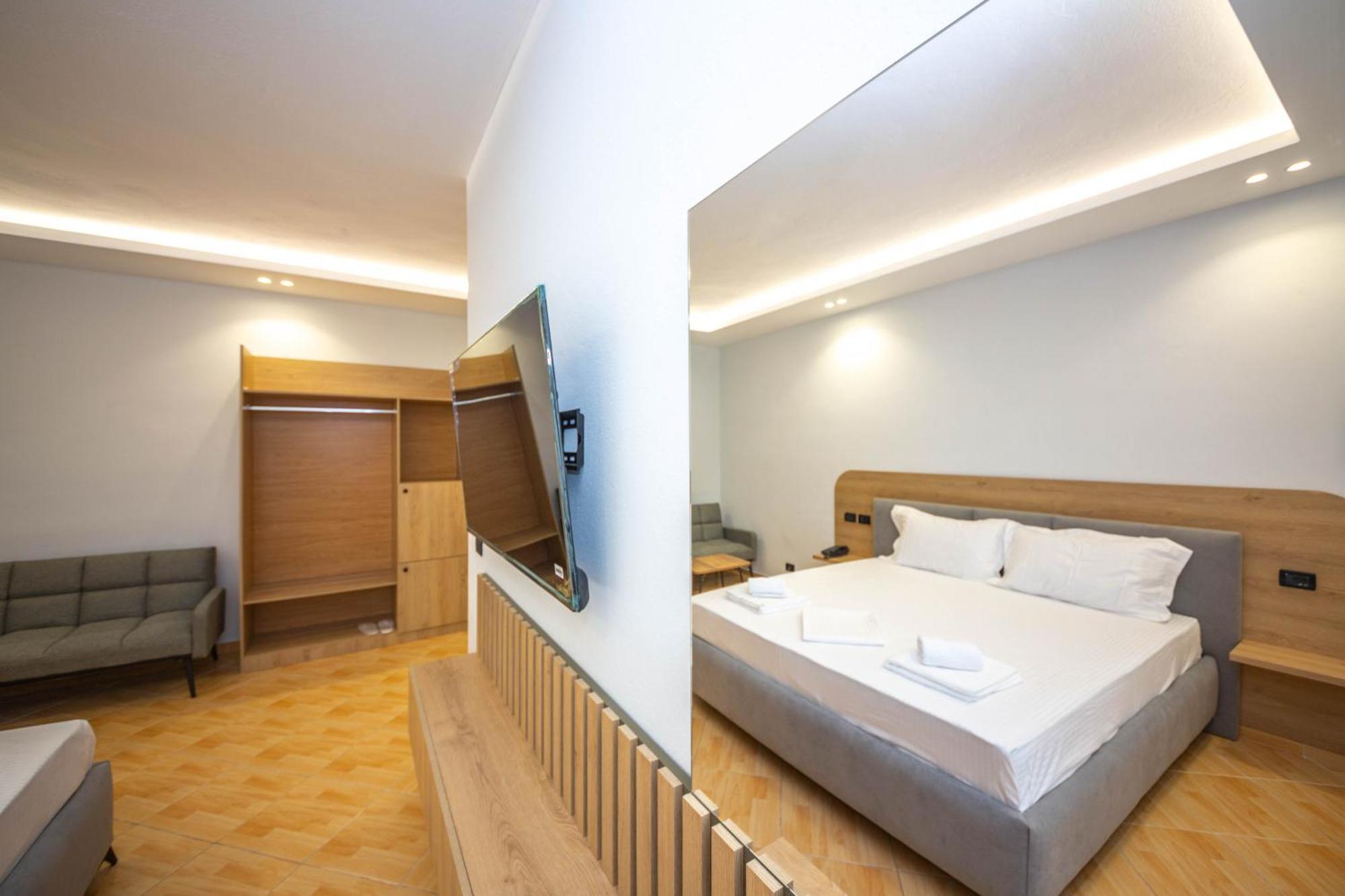 Hotel Sea Breeze Sarande Exterior photo